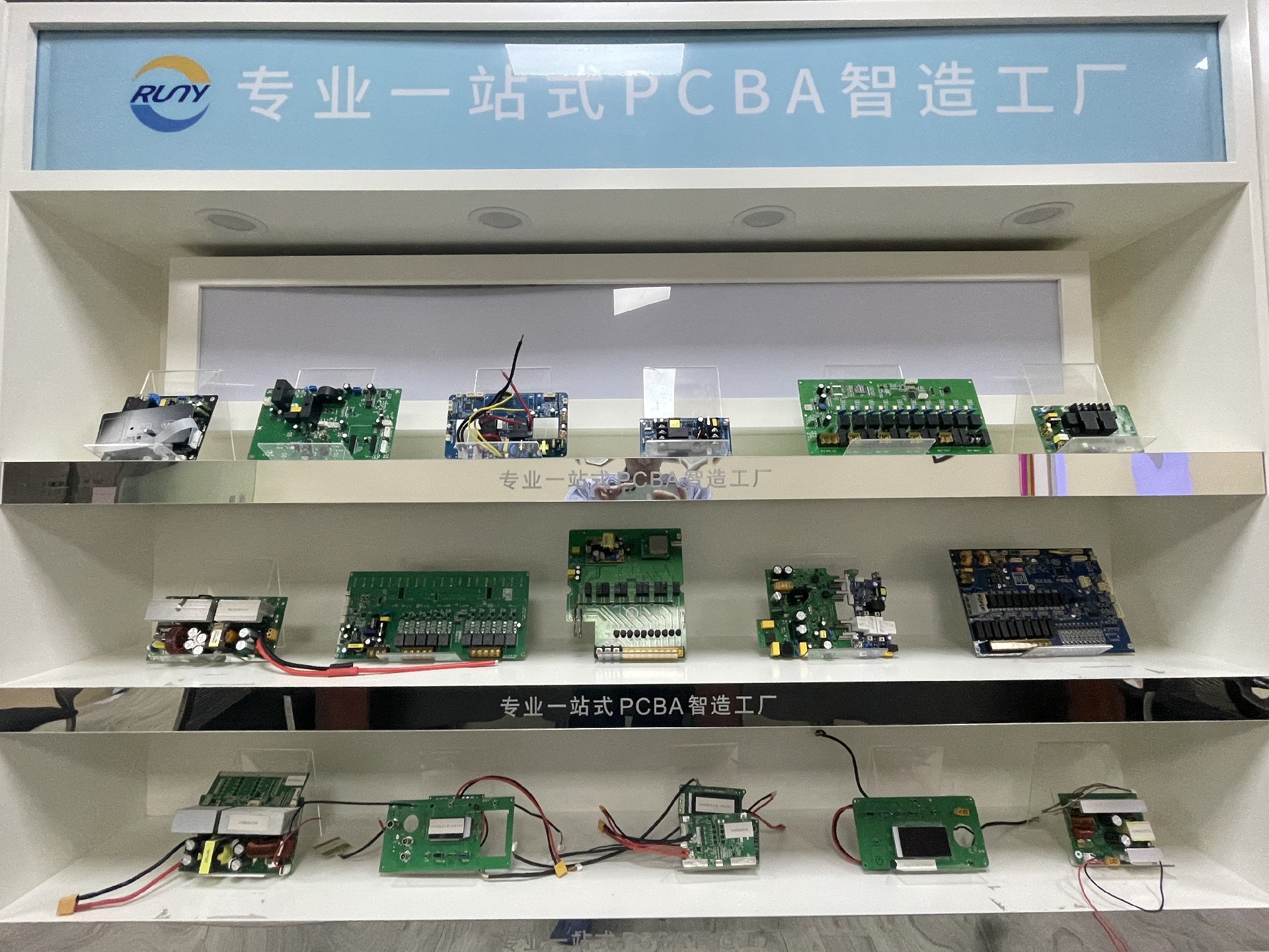 產(chǎn)品展柜.jpg 產(chǎn)品展柜.jpg